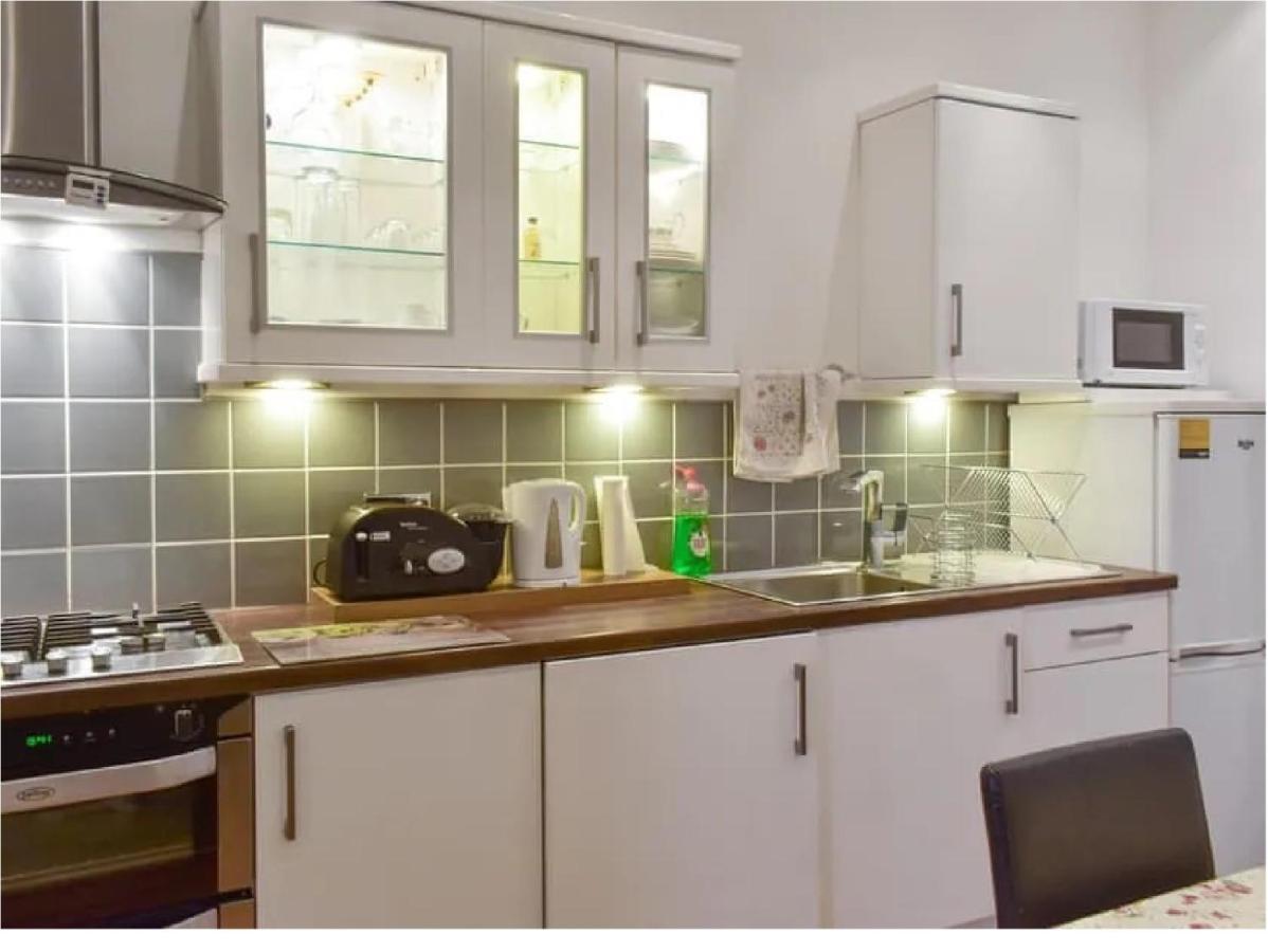 1 Bed In The Outskirts Of Edinburgh, Free Wifi & Street Parking, Self-Catering Broxburn Exterior foto