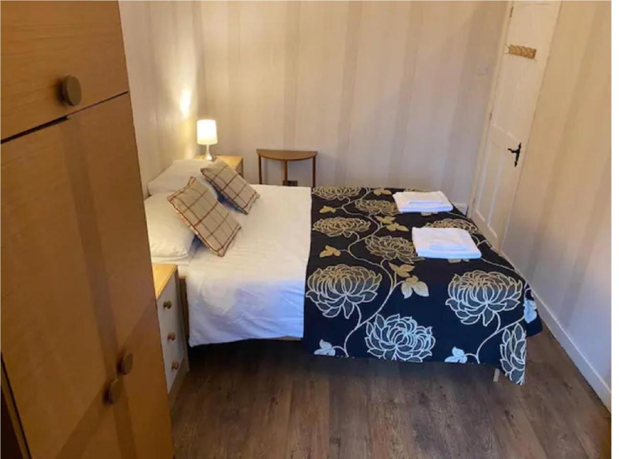 1 Bed In The Outskirts Of Edinburgh, Free Wifi & Street Parking, Self-Catering Broxburn Exterior foto