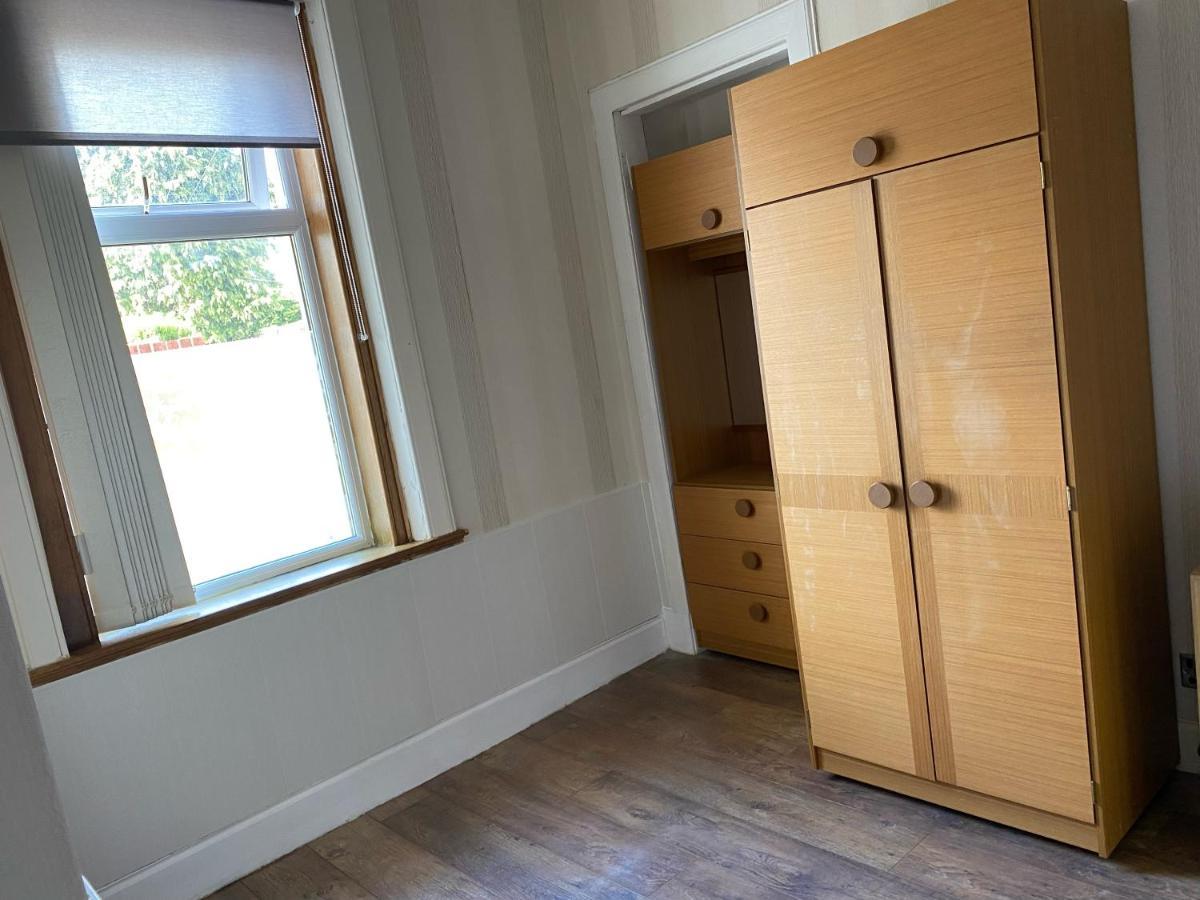 1 Bed In The Outskirts Of Edinburgh, Free Wifi & Street Parking, Self-Catering Broxburn Exterior foto