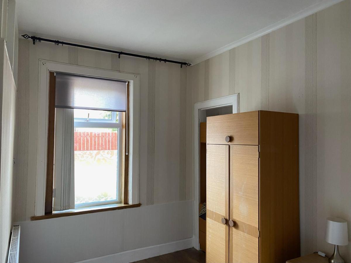 1 Bed In The Outskirts Of Edinburgh, Free Wifi & Street Parking, Self-Catering Broxburn Exterior foto