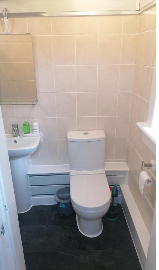 1 Bed In The Outskirts Of Edinburgh, Free Wifi & Street Parking, Self-Catering Broxburn Exterior foto